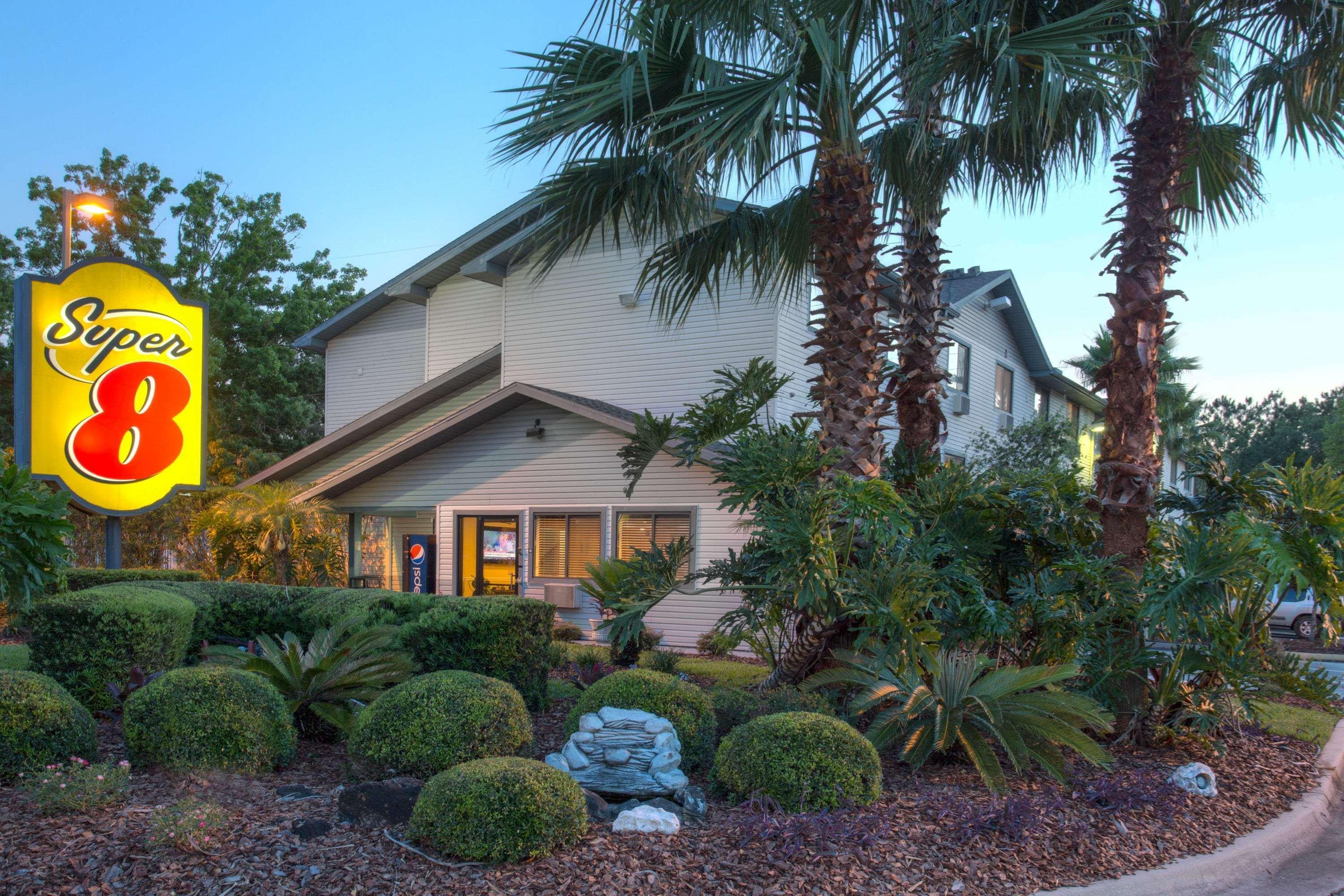 Super-8-Gainesville-I-75-Hospital-University-Area Exterior photo
