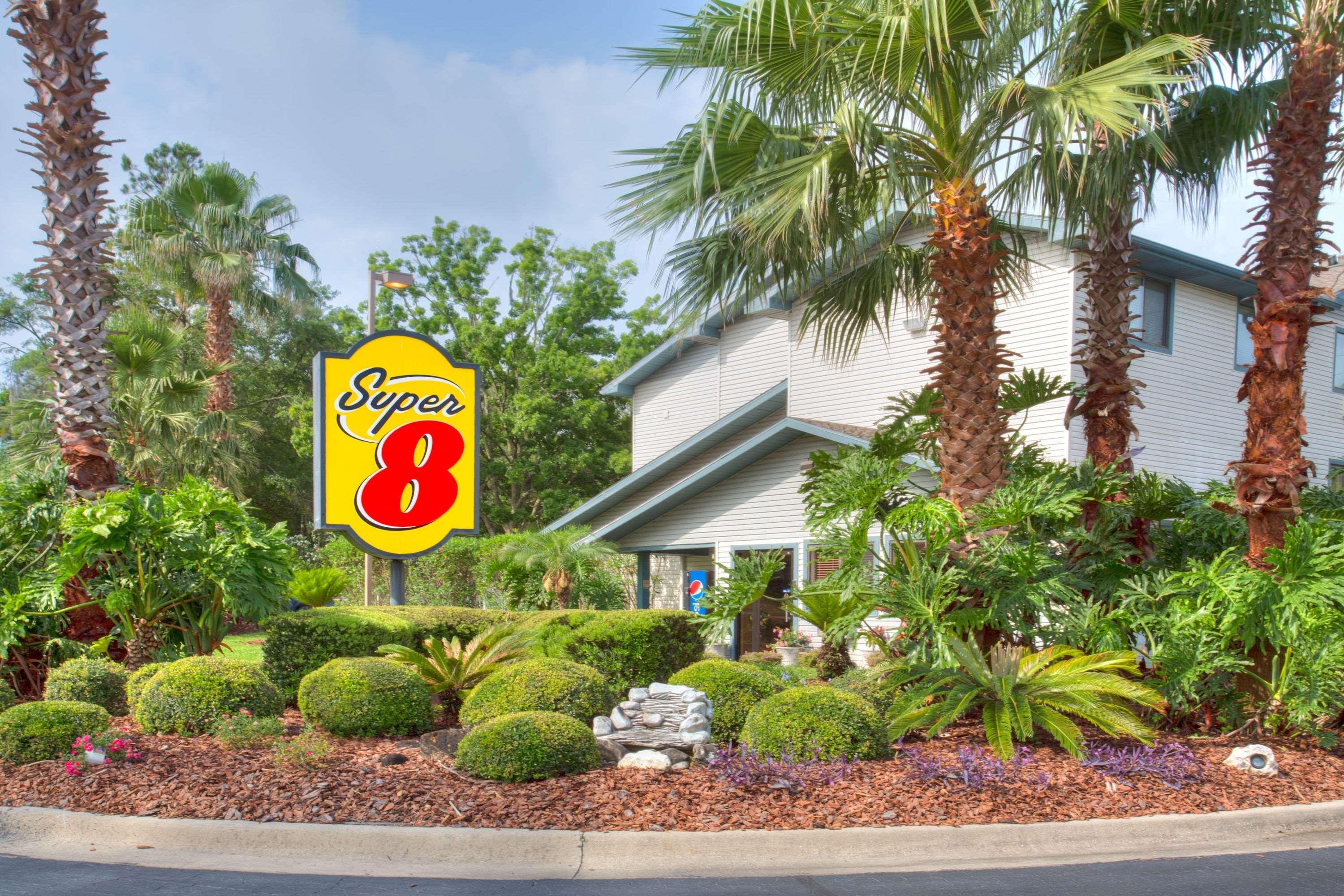 Super-8-Gainesville-I-75-Hospital-University-Area Exterior photo